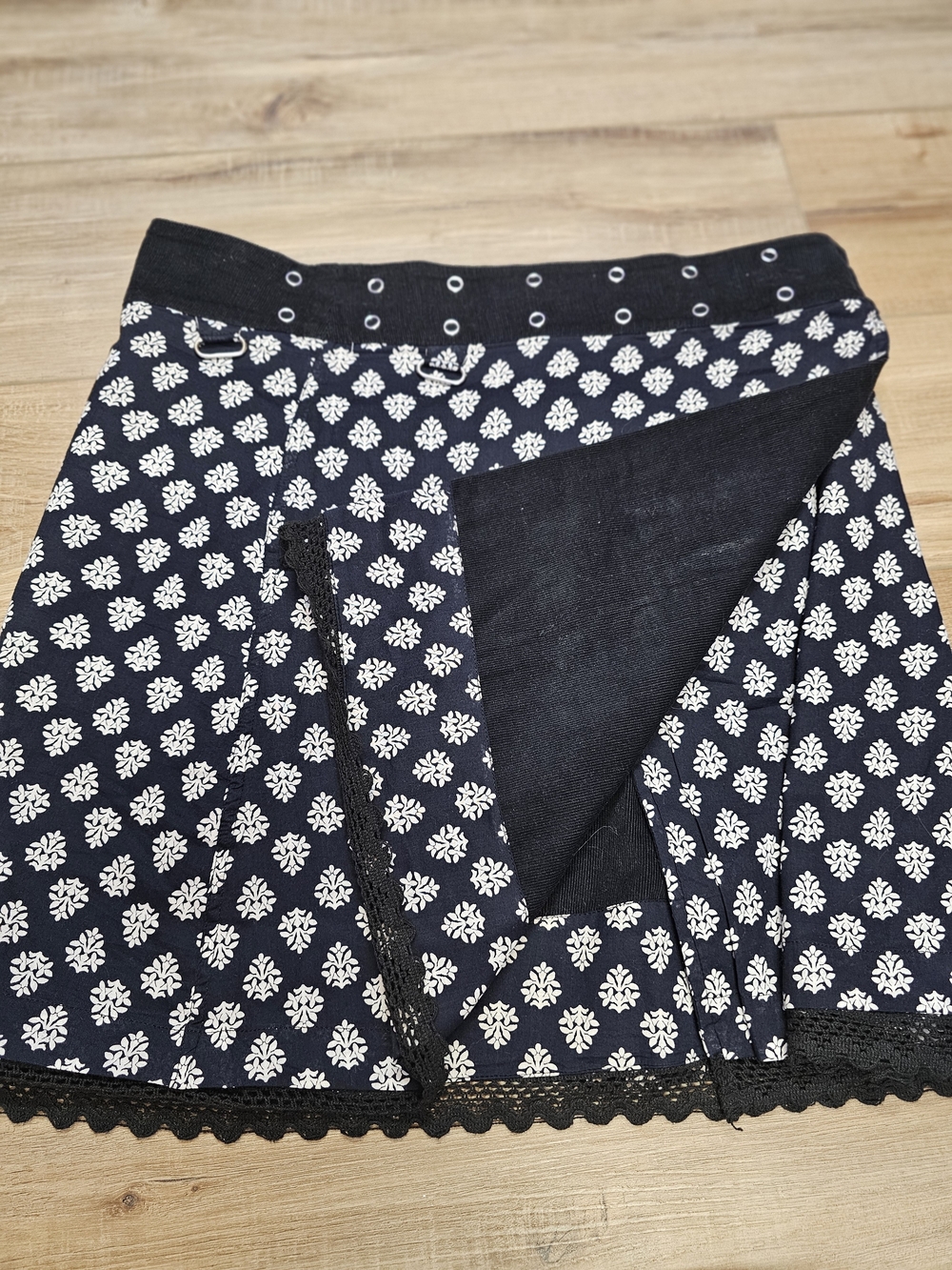 black reversible Moshiki Skirt Size medium